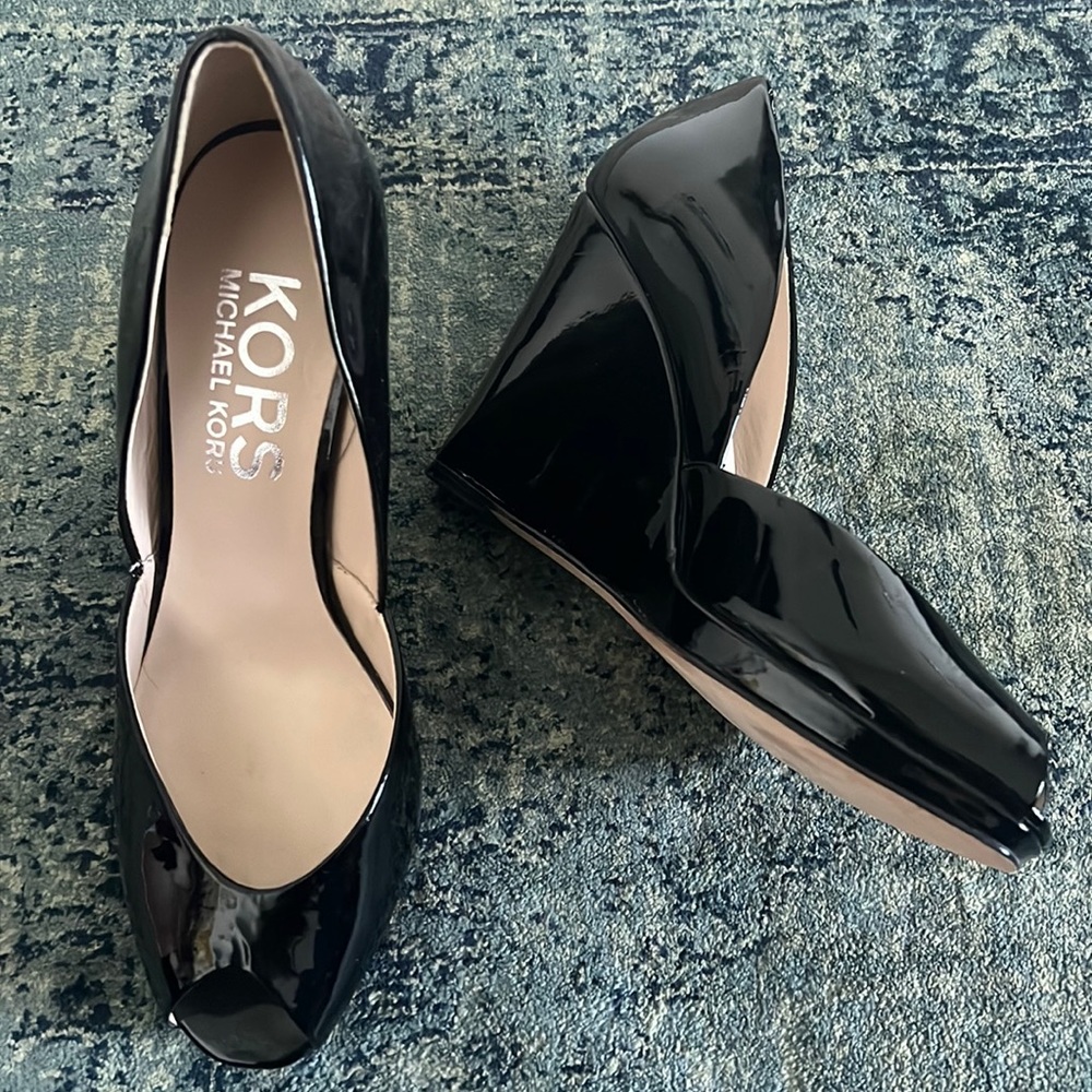 These size 8 Michael Kors black Patten leather 3 1/2” wedges are so comfy fancy